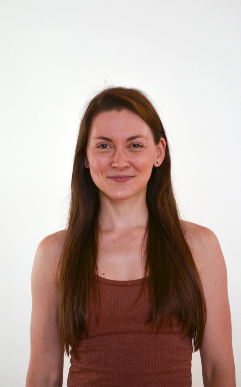 Marianne Laliberté, professeure de yoga à Zéro Gravité, studio de yoga à Montréal, cours de yoga en ligne avec Studio ZG
